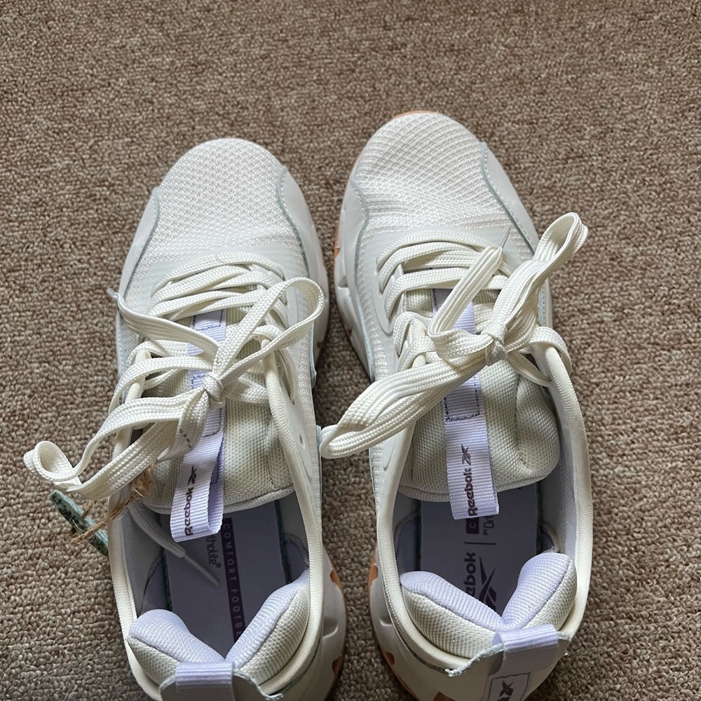 Reebok Off-White Athletic Shoes - Picture 6 of 6